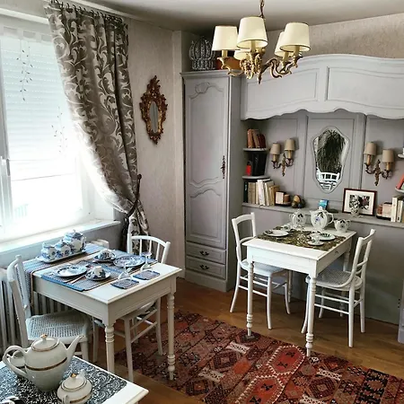 Eiffel Tower Paris Bed & Breakfast 3*