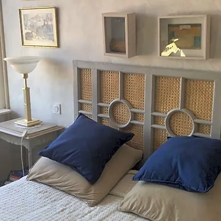 Eiffel Tower Paris Bed & Breakfast 3*