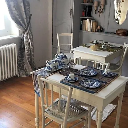 Eiffel Tower Paris Bed & Breakfast 3*