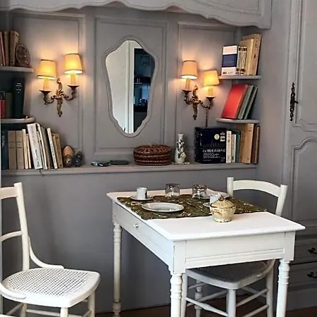 Eiffel Tower Paris Bed & Breakfast