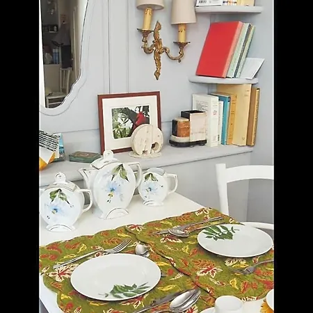 Eiffel Tower Paris Bed & Breakfast 3*